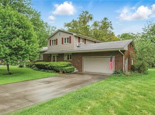 1807 Memorial Dr, Farrell, PA 16121