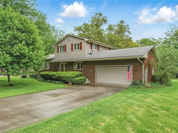 1807 Memorial Dr, Farrell, PA 16121