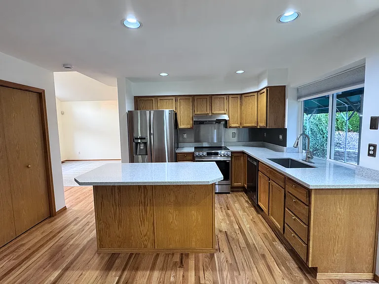 4631 NE 7th Pl — Photo 7