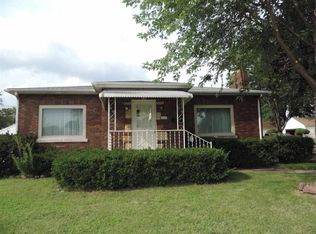 915 Chestnut St, Pekin, IL 61554