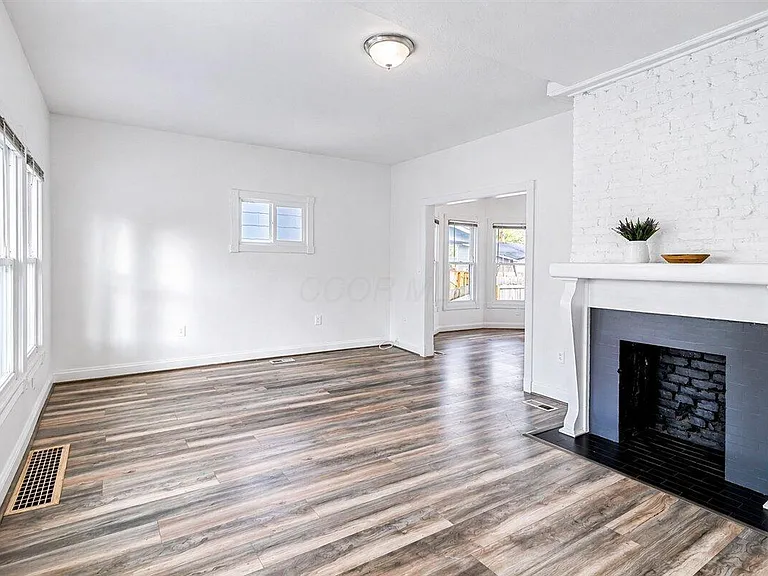 866 E Starr Ave — Photo 7