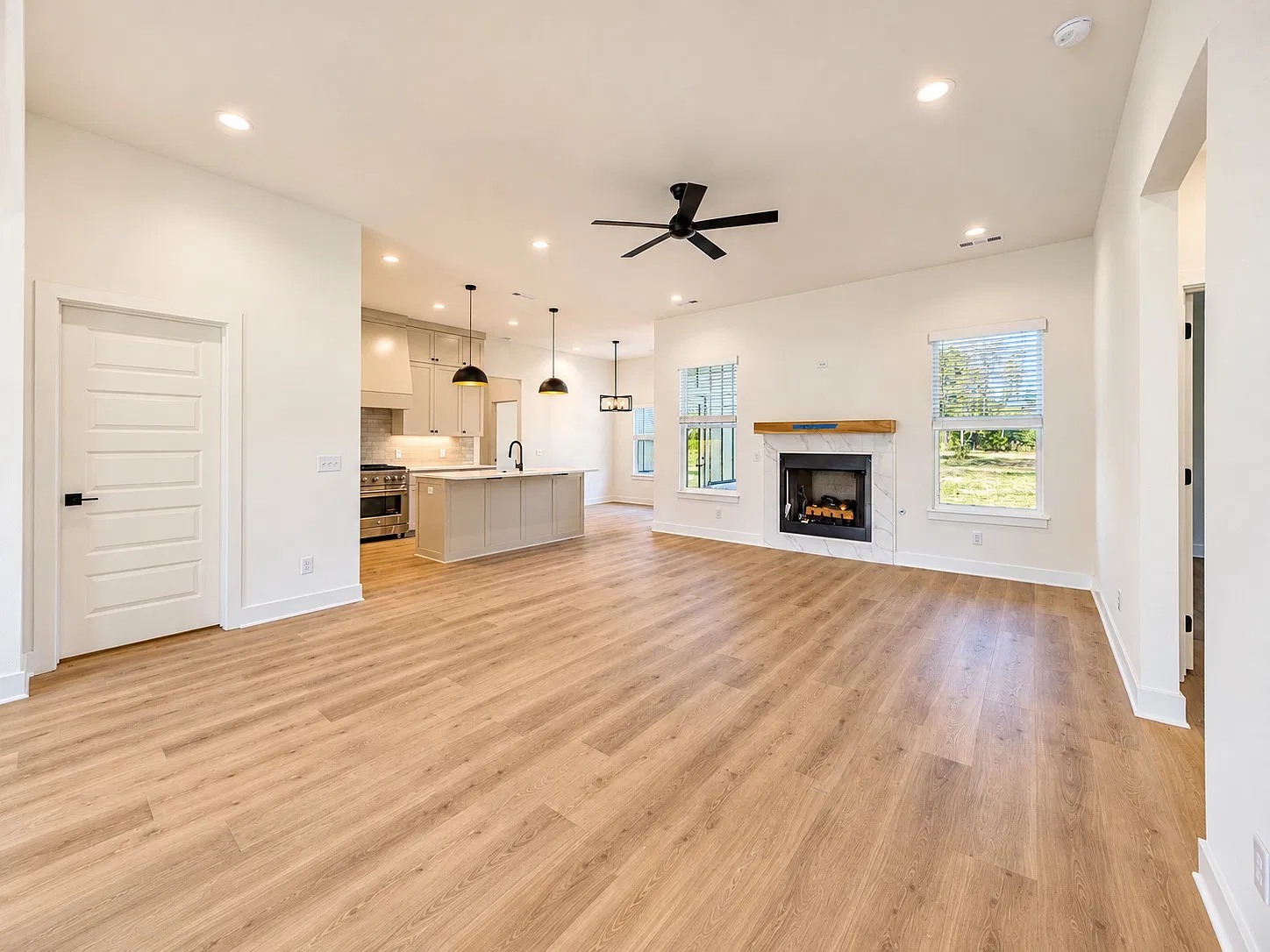 4 bed, 2515 sqft, $3,000 — Photo 3