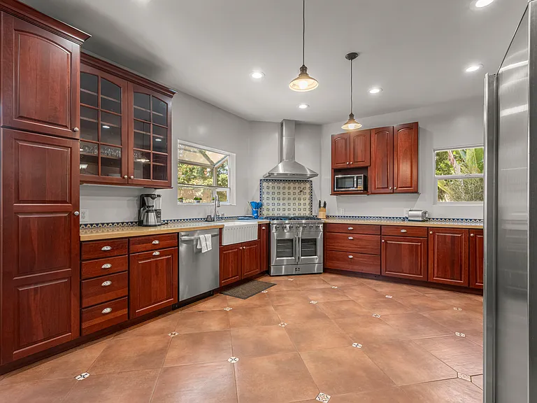 8302 S Sepulveda Blvd — Photo 90