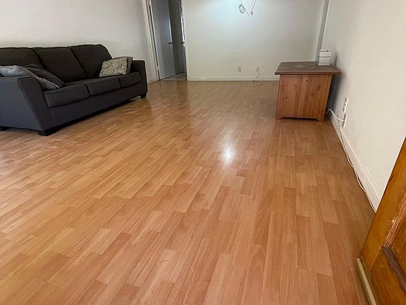 4th image of 1122 W Huntington Dr Unit 3