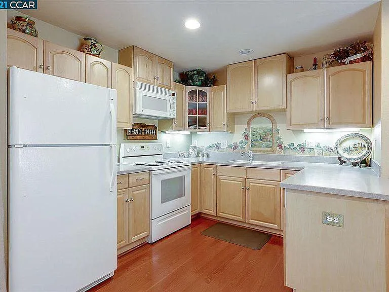 1 bed, 520 sqft, $2,200 — Photo 4