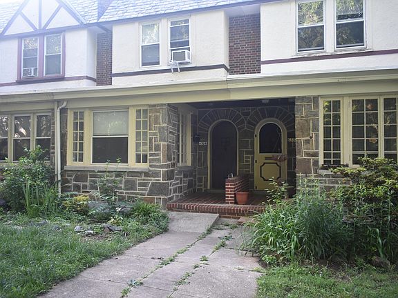 Front of the house picture 3