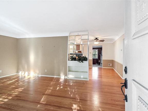 5th image of 909 Forest Hill Dr