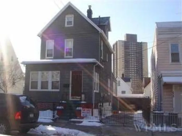 840 E 215th St, Bronx, NY 10467