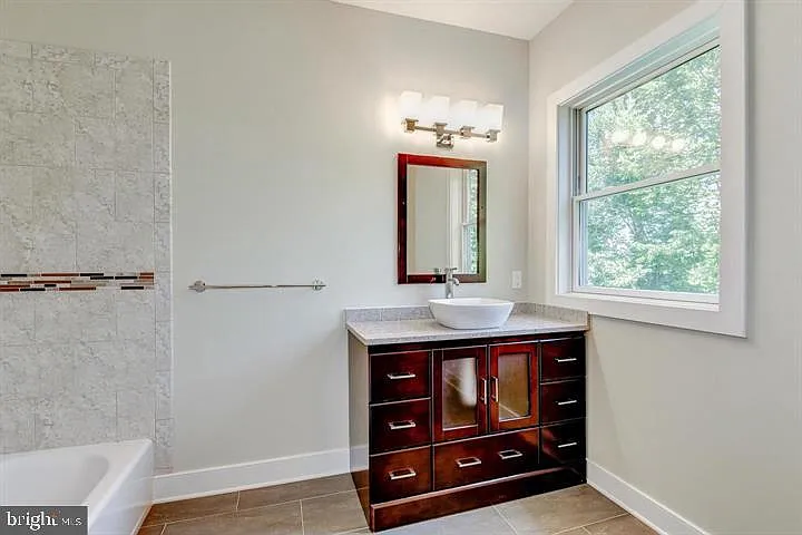 9830 River Rd — Photo 23