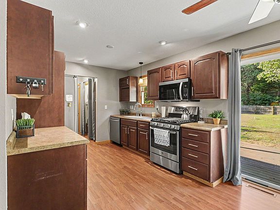3rd image of 550 W Forest Park Rd