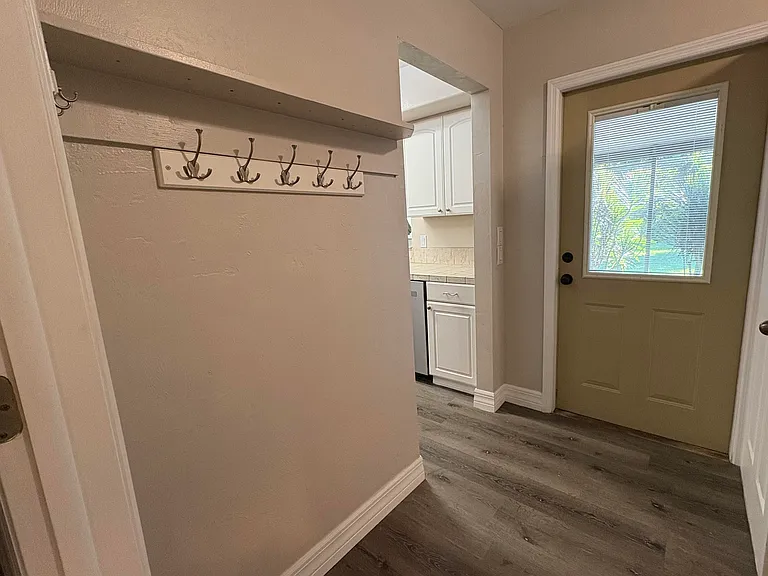 203 Esther St — Photo 45