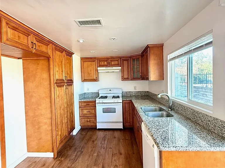 2341 Cravath Ct #B — Photo 8