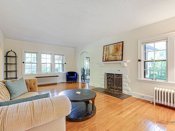 5th image of 326 W Greenwood Ave