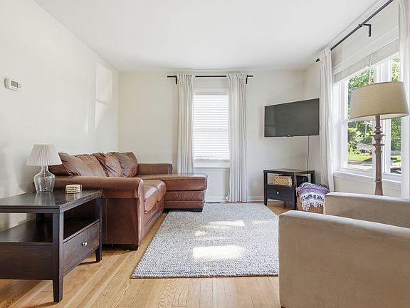 3rd image of 641 N Kenilworth Ave