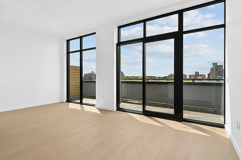 645 Park Place — Photo 2