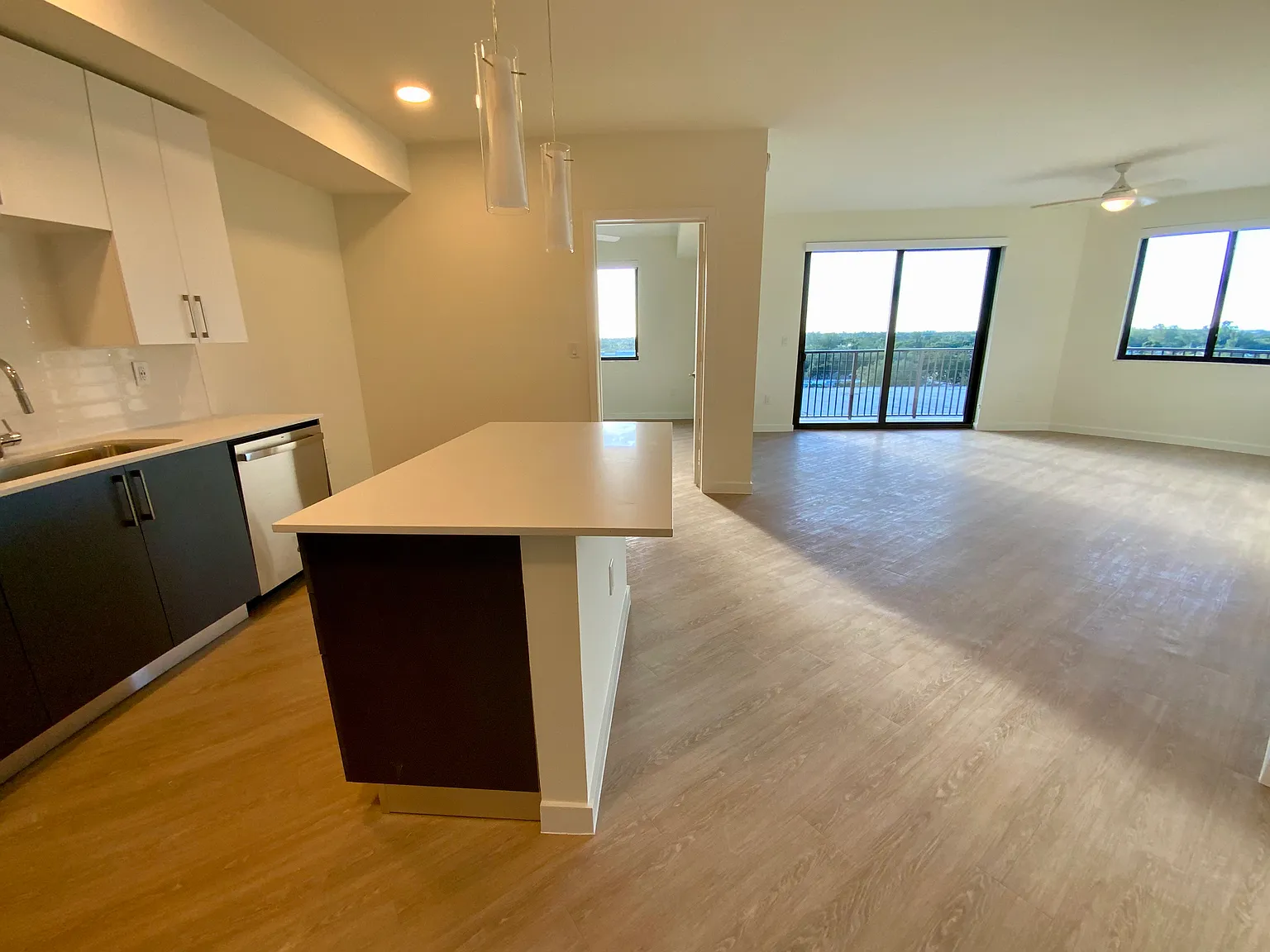 3 bed, 1330 sqft, $2,956 — Photo 3