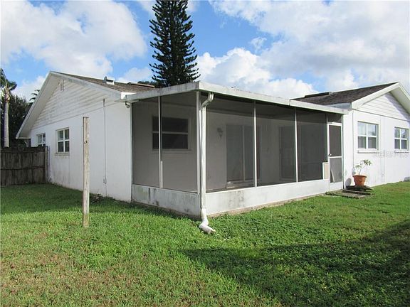 4th image of 1404 Sandalwood Dr