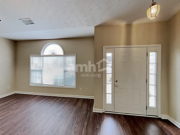 4865 Lake Park Ln — Photo 3