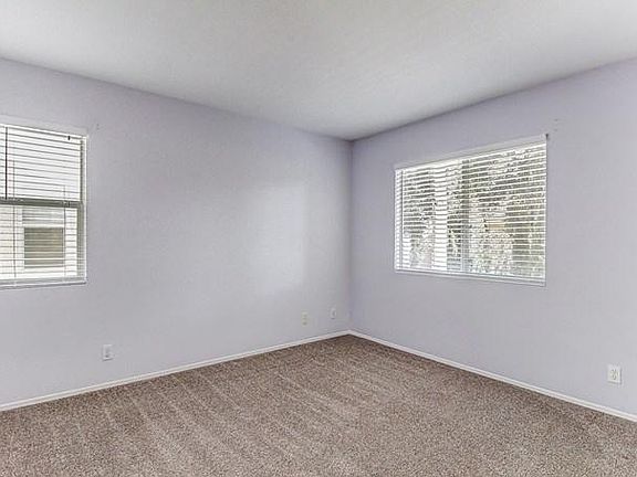 5th image of 258 Windsor Dr