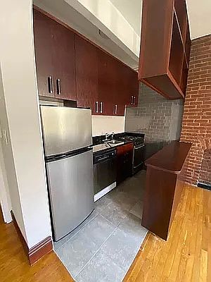 2nd image of 28 W 125th St #B1
