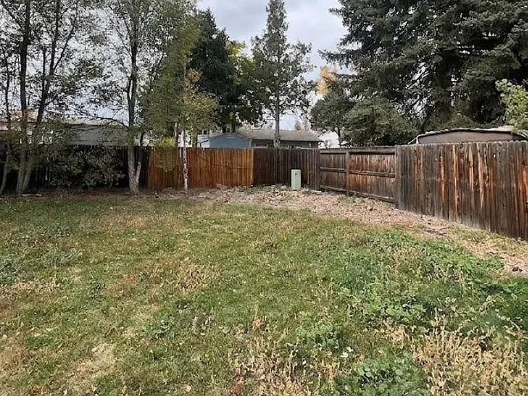 3872 Surrey Ln — Photo 20