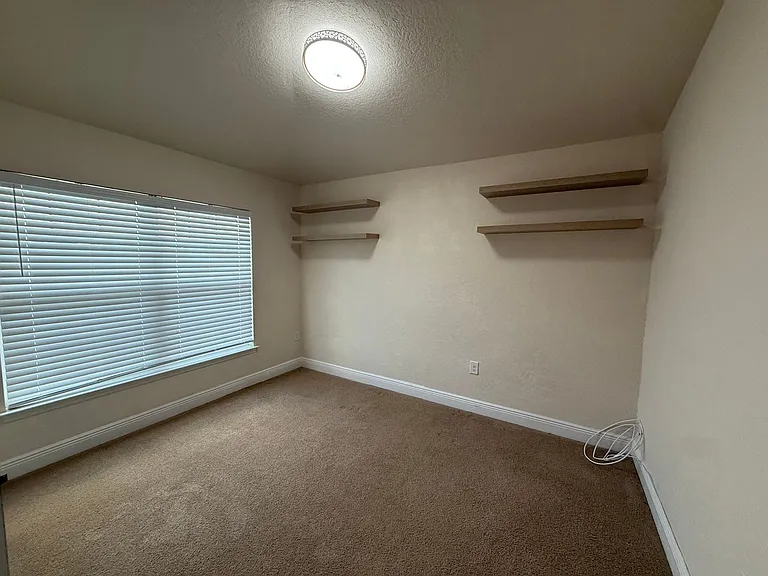 585 W Runyon Loop — Photo 18