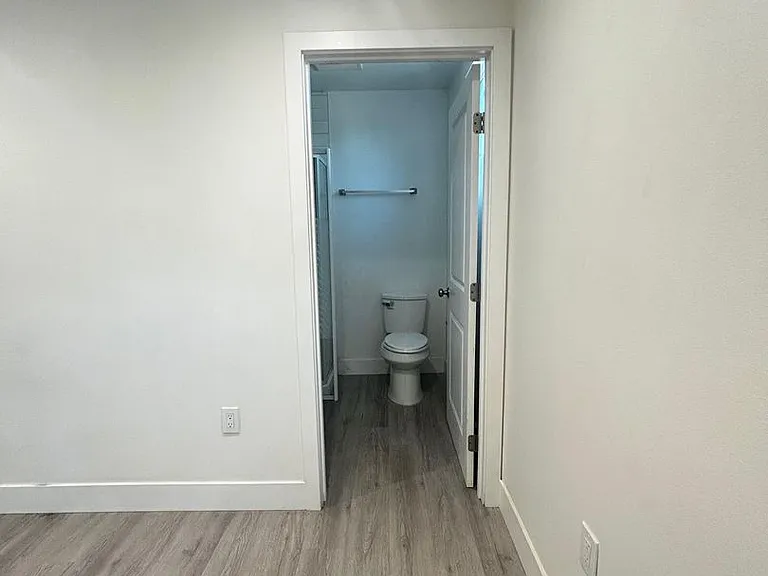 1571 W 37th Pl — Photo 22