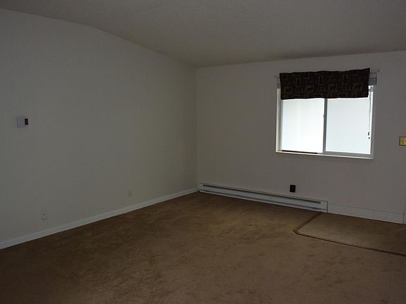4th image of 2380 SE 45th Ave APT B