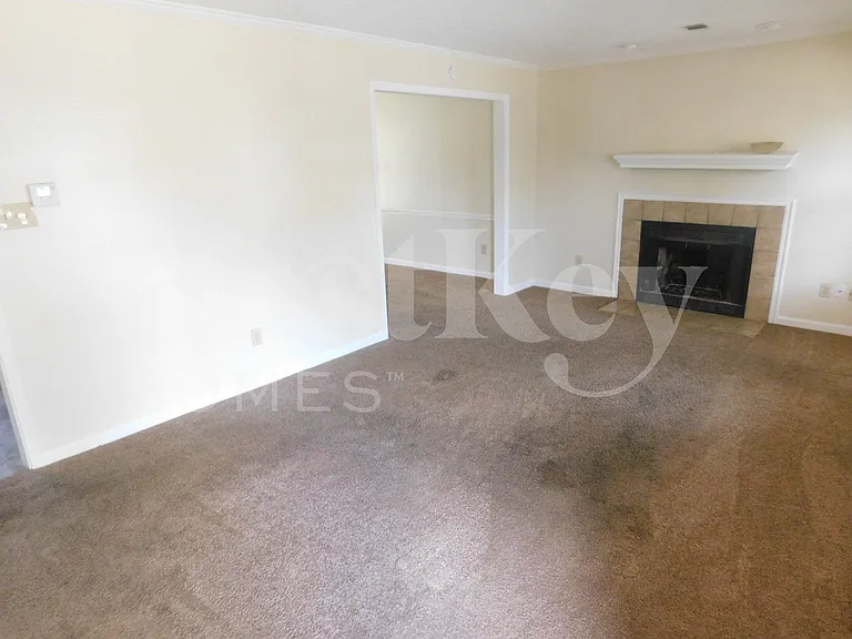2428 Green Glen Dr — Photo 2