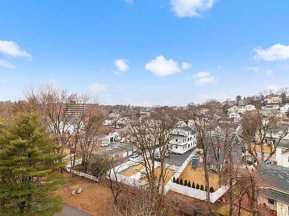 3rd image of 32 Whites Ave #F7704