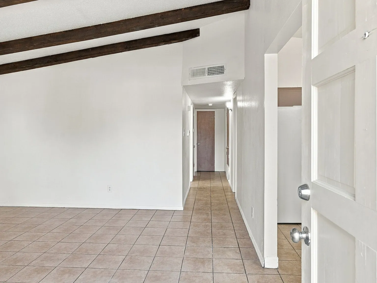 3 bed, 1176 sqft, $1,696 — Photo 4