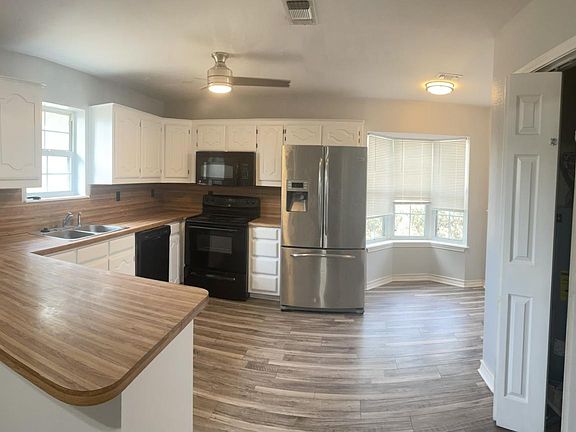 3rd image of 101 Bluebonnet Ln