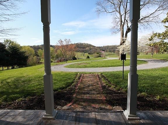5th image of 2290 Henpeck Ln