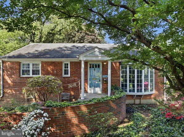 7247 Deborah Dr, Falls Church, VA 22046