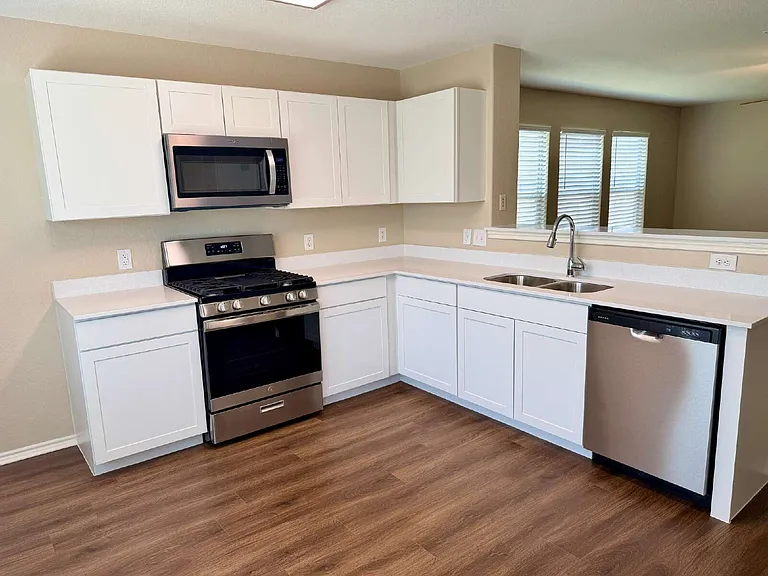 3403 Wickham Ln — Photo 5