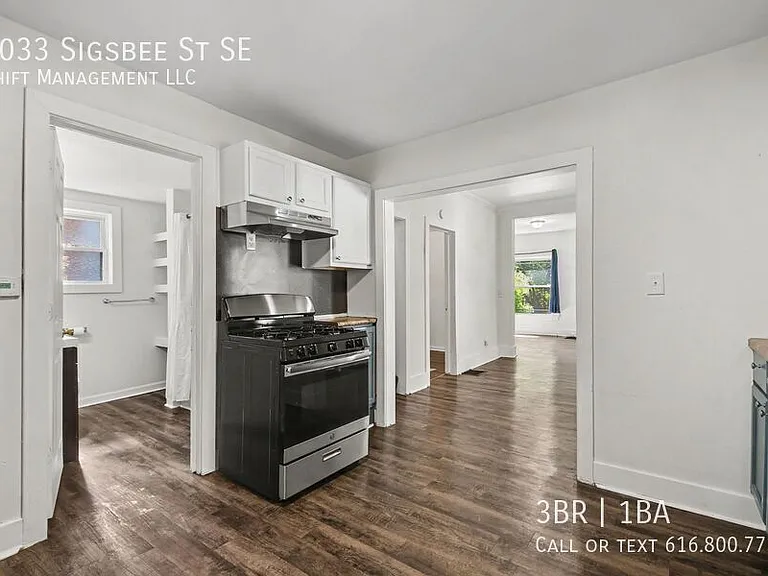 1033 Sigsbee St SE — Photo 5