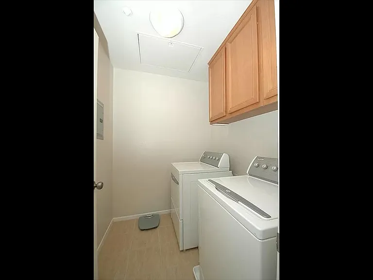 1146 Goddard St — Photo 13