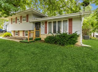 111 E Maxwelton Dr, Des Moines, IA 50315