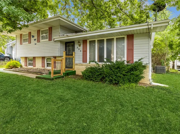 111 E Maxwelton Dr, Des Moines, IA 50315