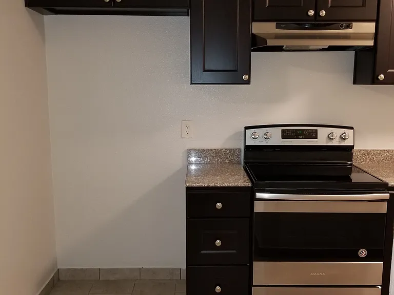 Redlands Pines Apartments — Photo 30