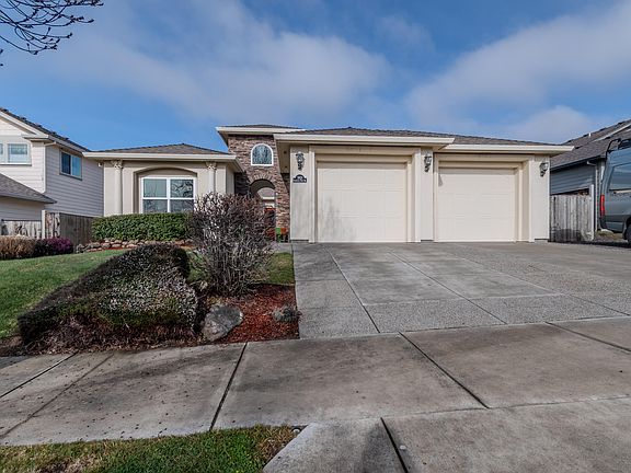 2nd image of 3821 Sherwood Park Dr