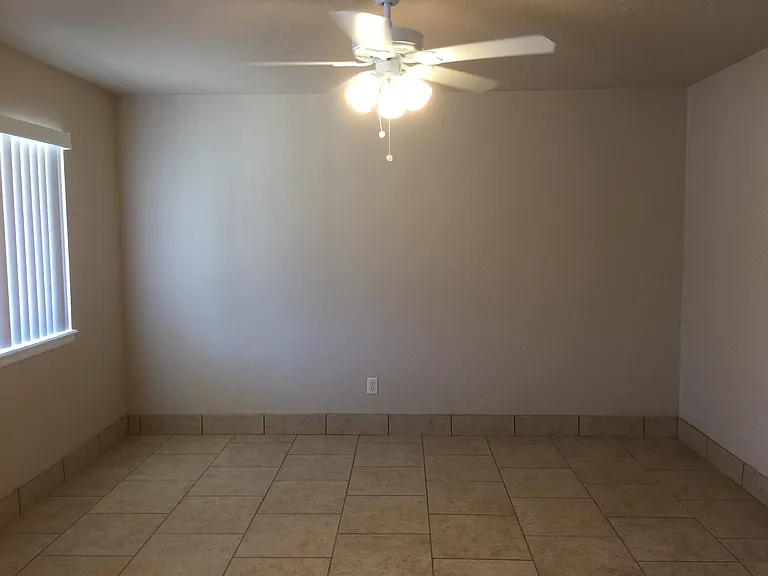 1003 McKinley Ave — Photo 2