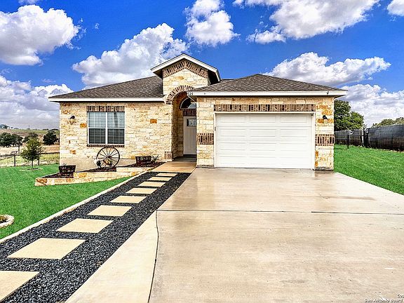5th image of 521 Lazy Oak Ln