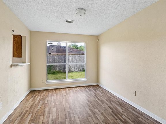 4th image of 11618 Roandale Dr