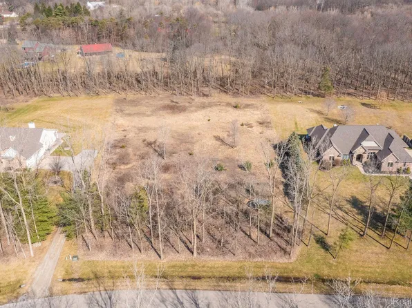 5174 Hidden Ridge Dr, Metamora, MI 48455