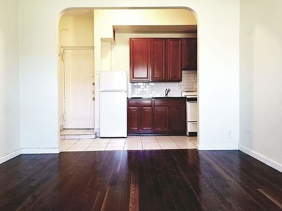 4th image of 784 4th Ave APT 5A