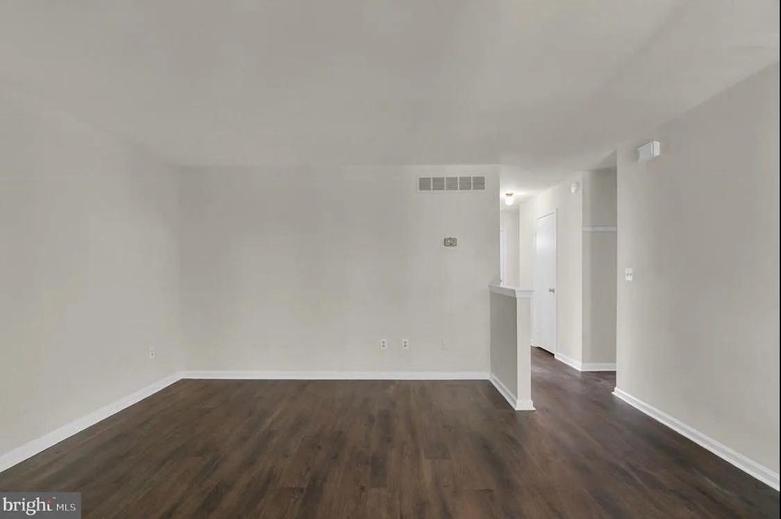 324 Cold Spring Pl — Photo 3