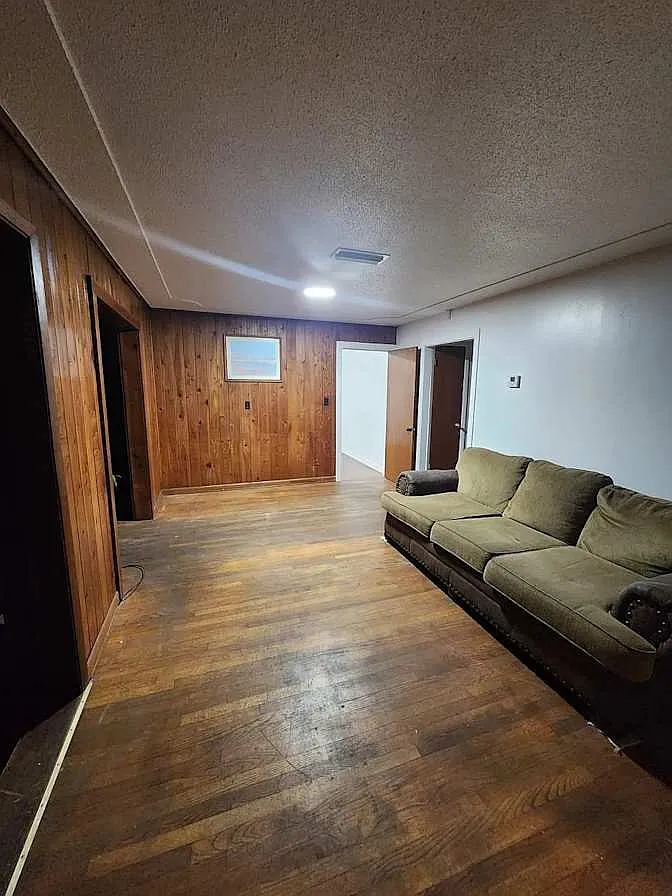 1660 Rosetine St — Photo 2