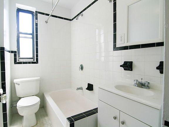 4th image of 3206 29th St APT 6B