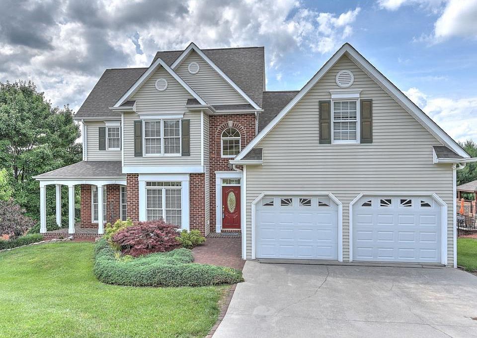 1st image of 216 Briarfield Dr